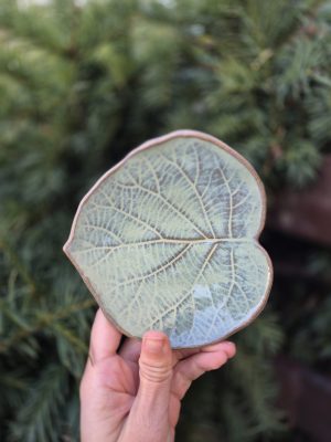 Ceramic leaf plate