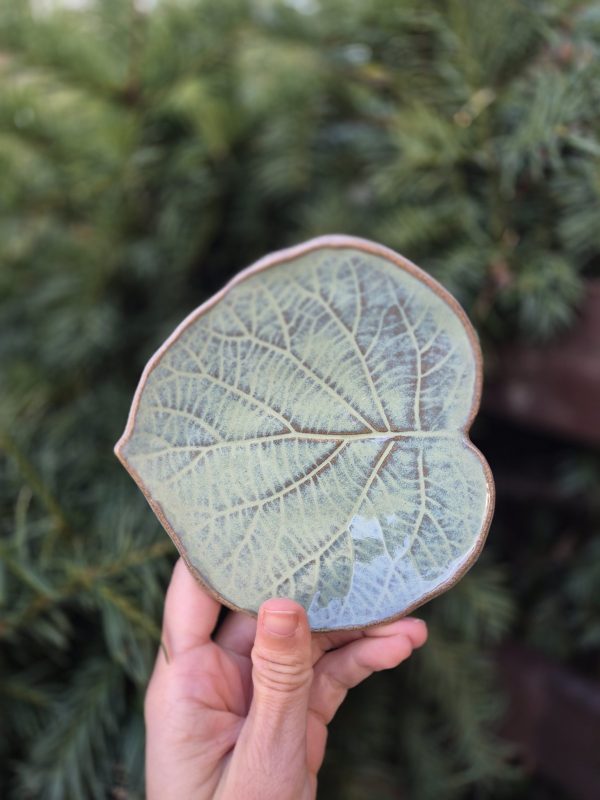 Ceramic leaf plate