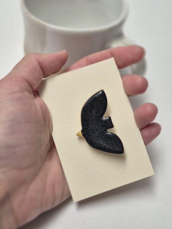 Black bird brooch